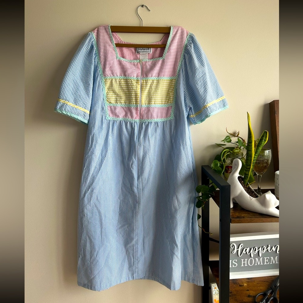 vintage saybury pastel housecoat / robe, L